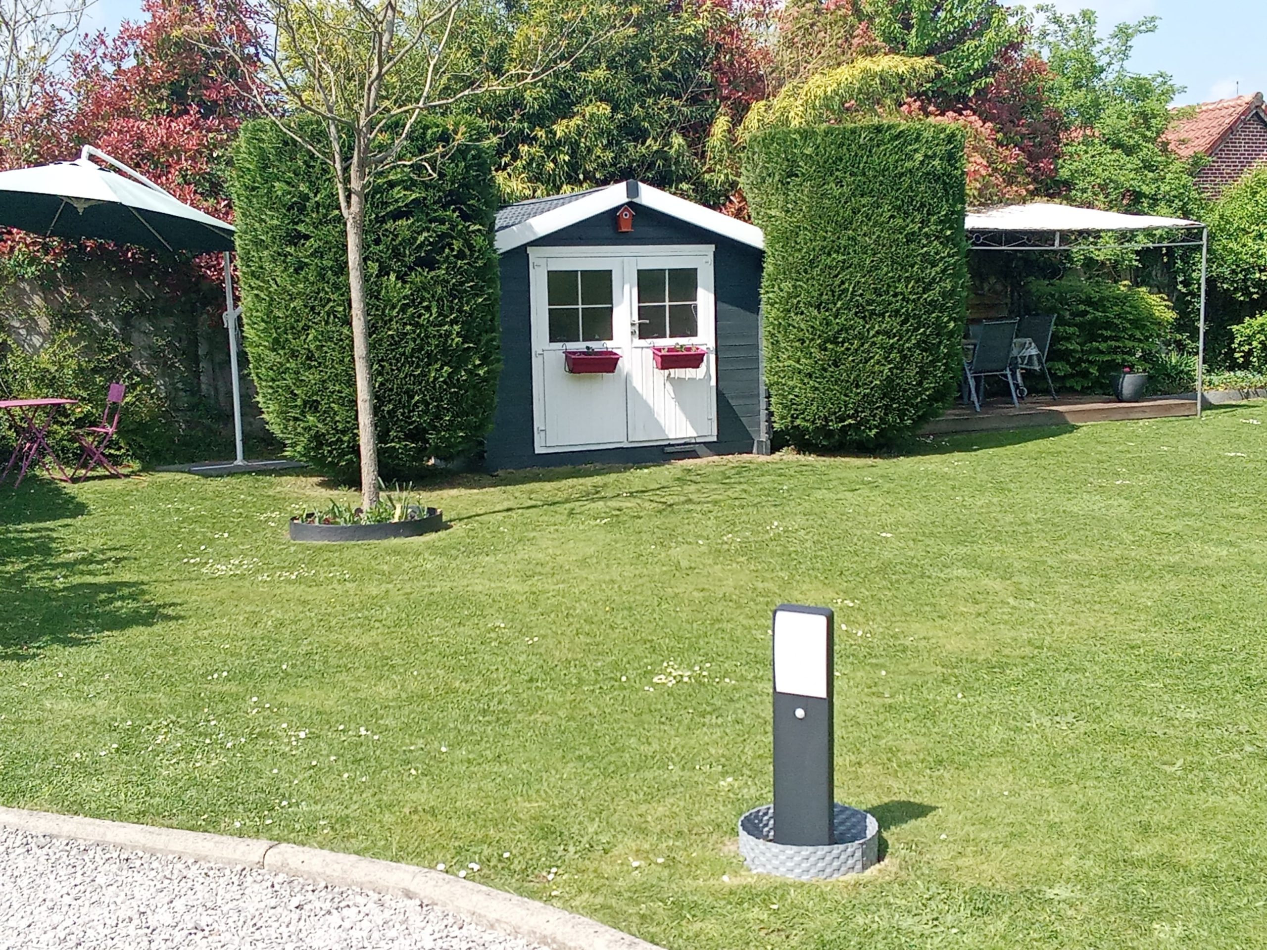 Abri de jardin sécurisé où l'on peut mettre ces vélos et trotinette